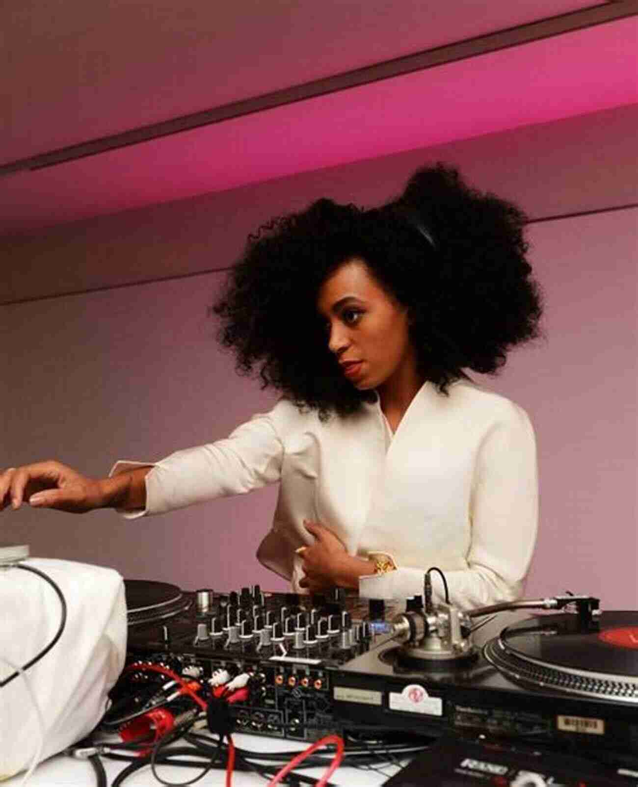 DJ Solange The Queen Of Techno Various Artists DJs Do Guetto (33 1/3 Europe)