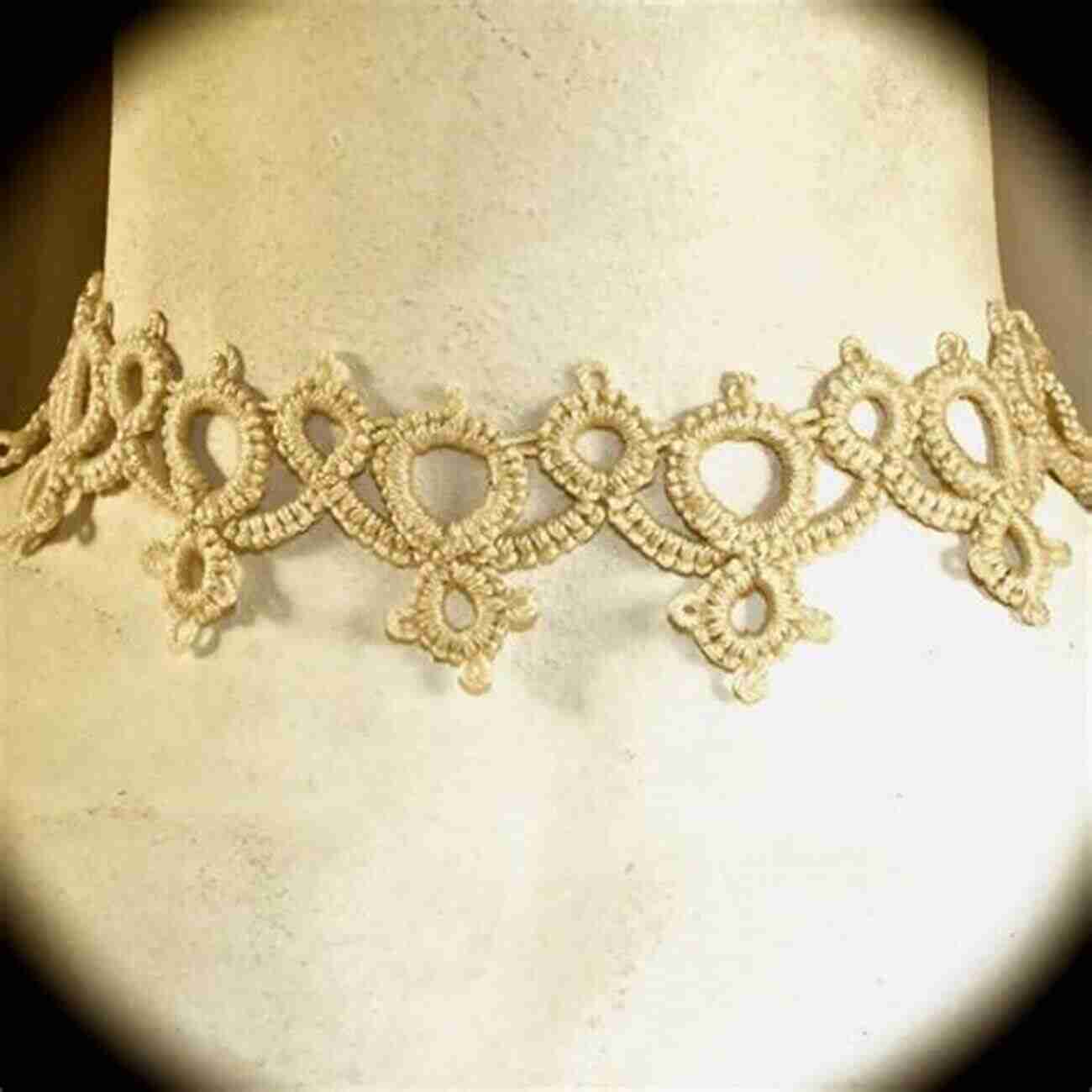 Elegant Tatting Lace Collar And Cuffs Lace And Lace Making (Dover Knitting Crochet Tatting Lace)