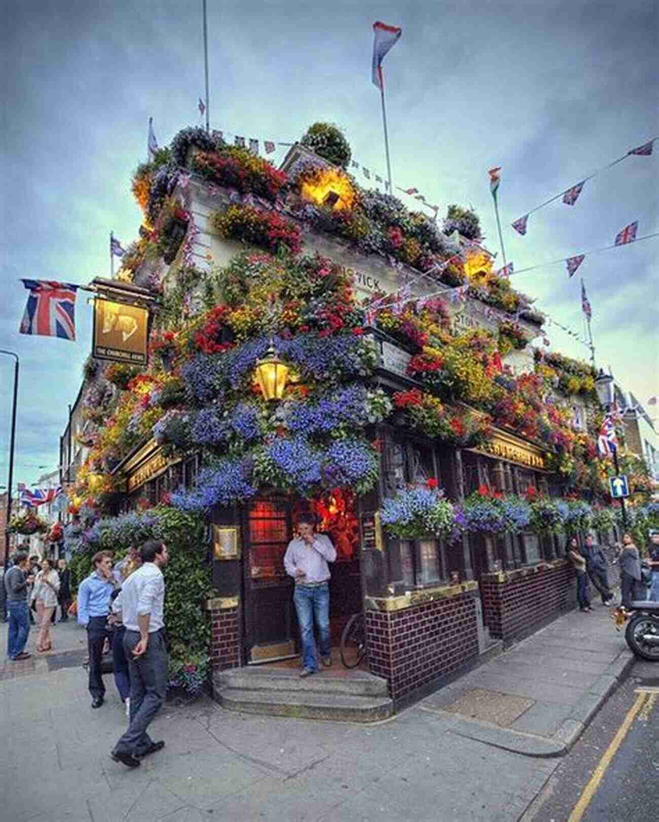 Explore The Enchanting Gardens Of Notting Hill Walking London 9th Edition: Thirty Original Walks In And Around London