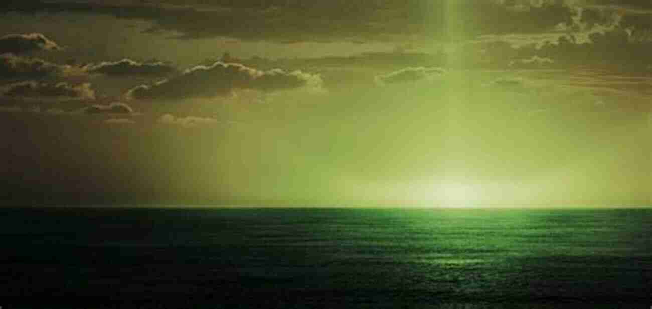 Green Flash A Fleeting Burst Of Green Light Visible At Sunrise Or Sunset Unusual Weather 24 Strange Views