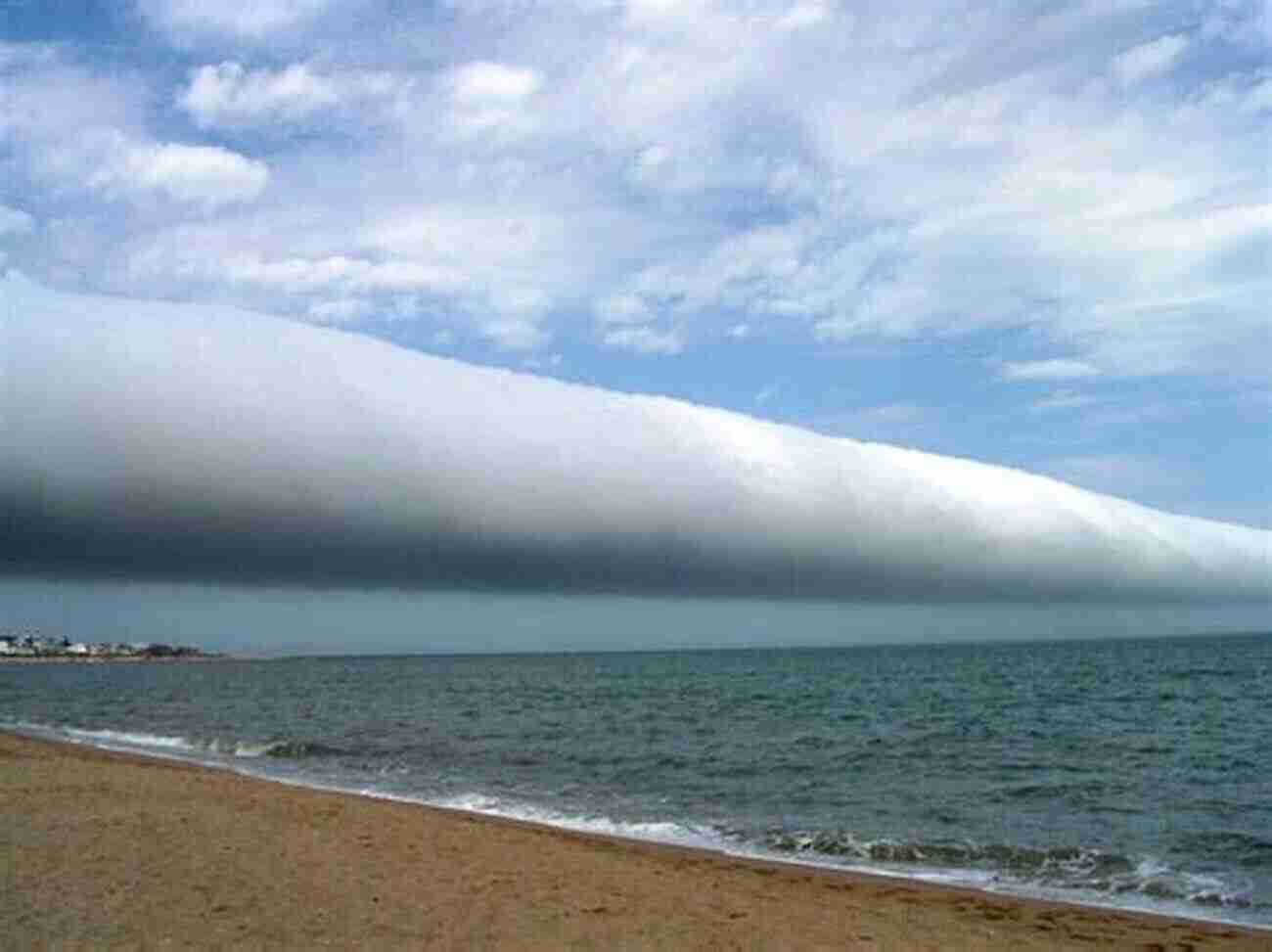 Morning Glory Cloud A Rare Cylindrical Cloud Formation Stretching Across The Sky Unusual Weather 24 Strange Views